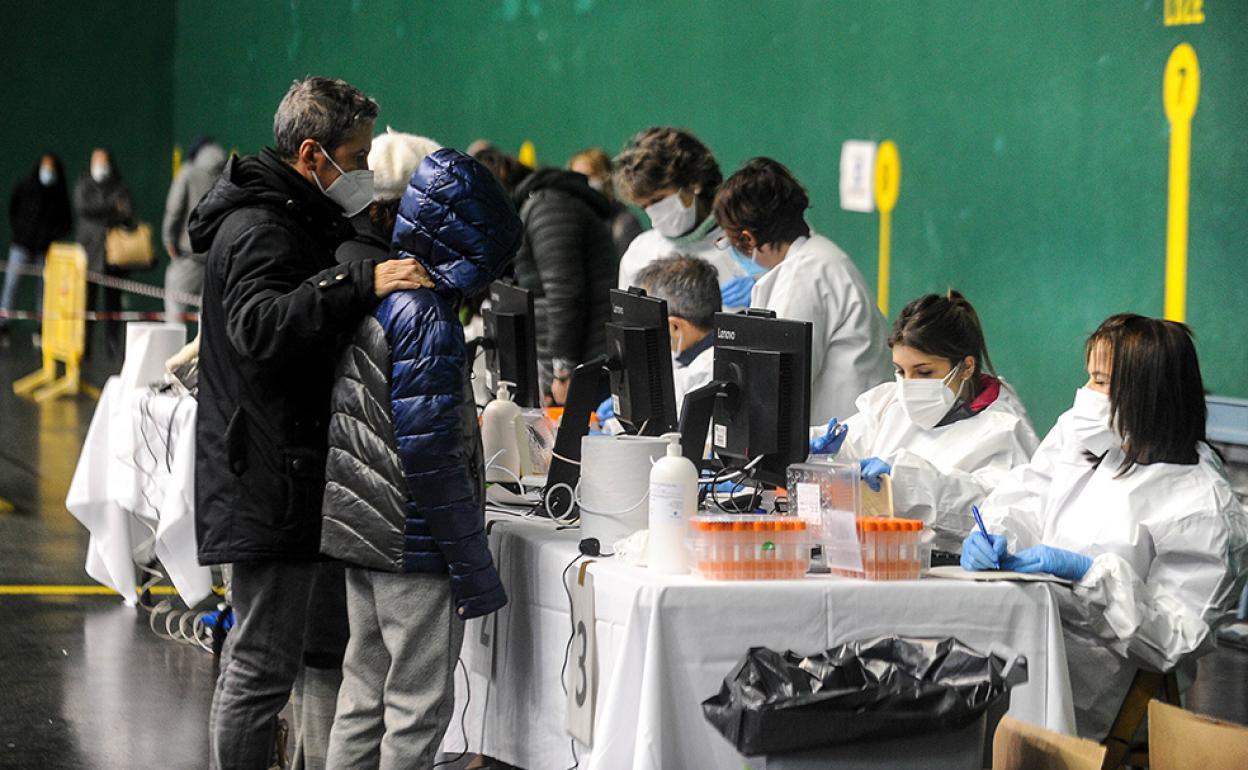 Coronavirus En Bizkaia Bizkaia Se Resiste A Doblegar La Curva Y Marca 